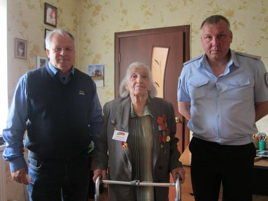 К ветеранам с добрыми пожеланиями