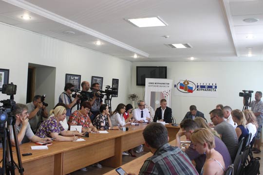 Ищут виновных в гибели пчёл и рыбы