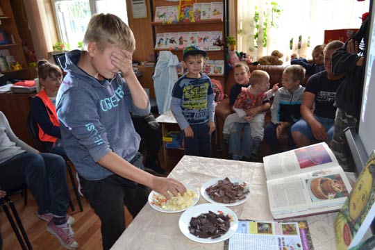 Всё было «в шоколаде», даже книги!
