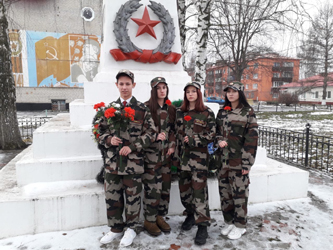 Митинг у Братской могилы