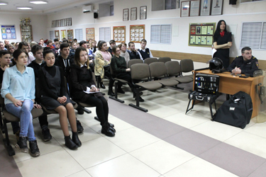 Полиция открыла двери