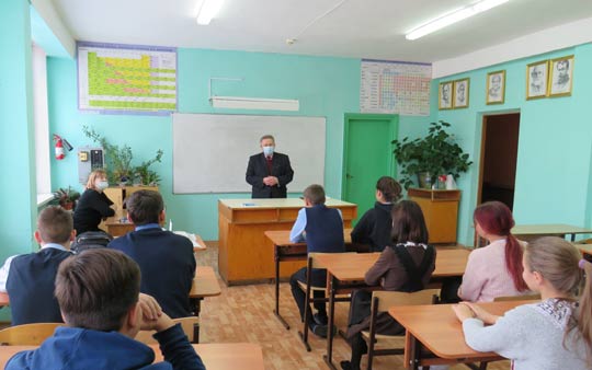 Вице-спикер ответил на вопросы педагогов и школьников