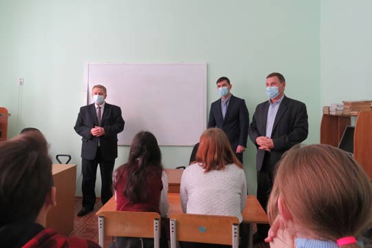 Александр Кичигин окажет помощь Глебовской школе