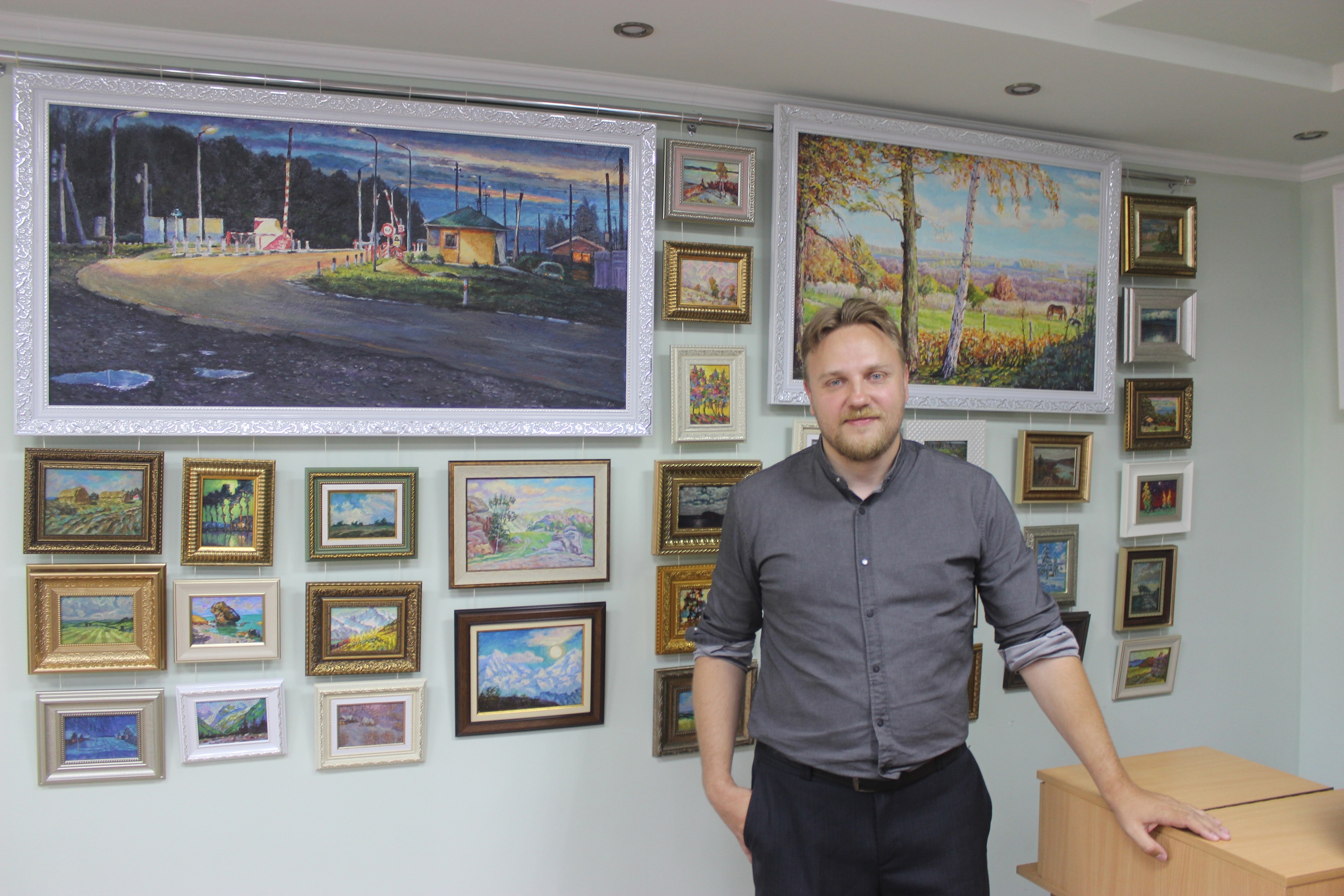 Настроение творца. В Курске открылась выставка Евгения Морозова