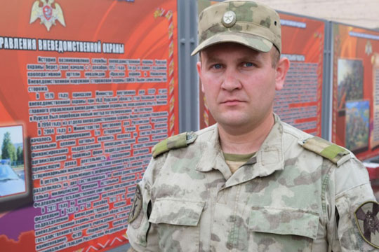 Росгвардеец помог упавшему велосипедисту